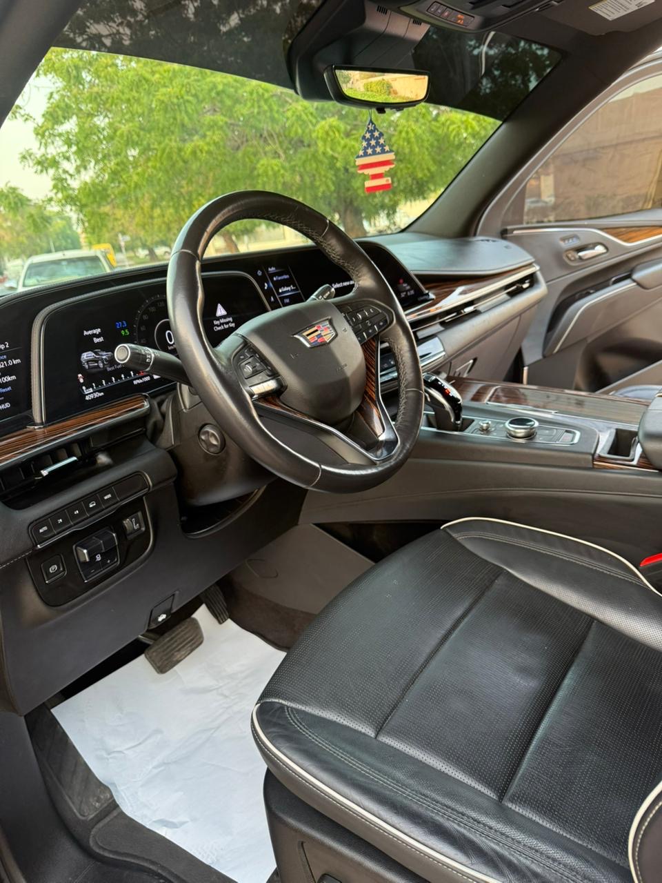 Cadillac Escalade - Image 3
