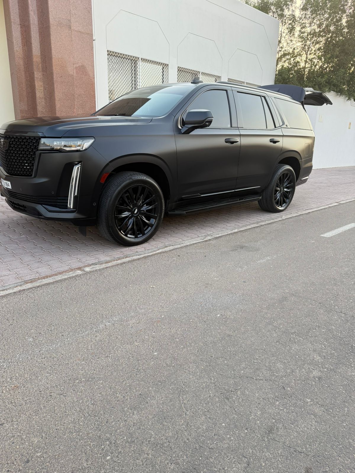 Cadillac Escalade - Image 5