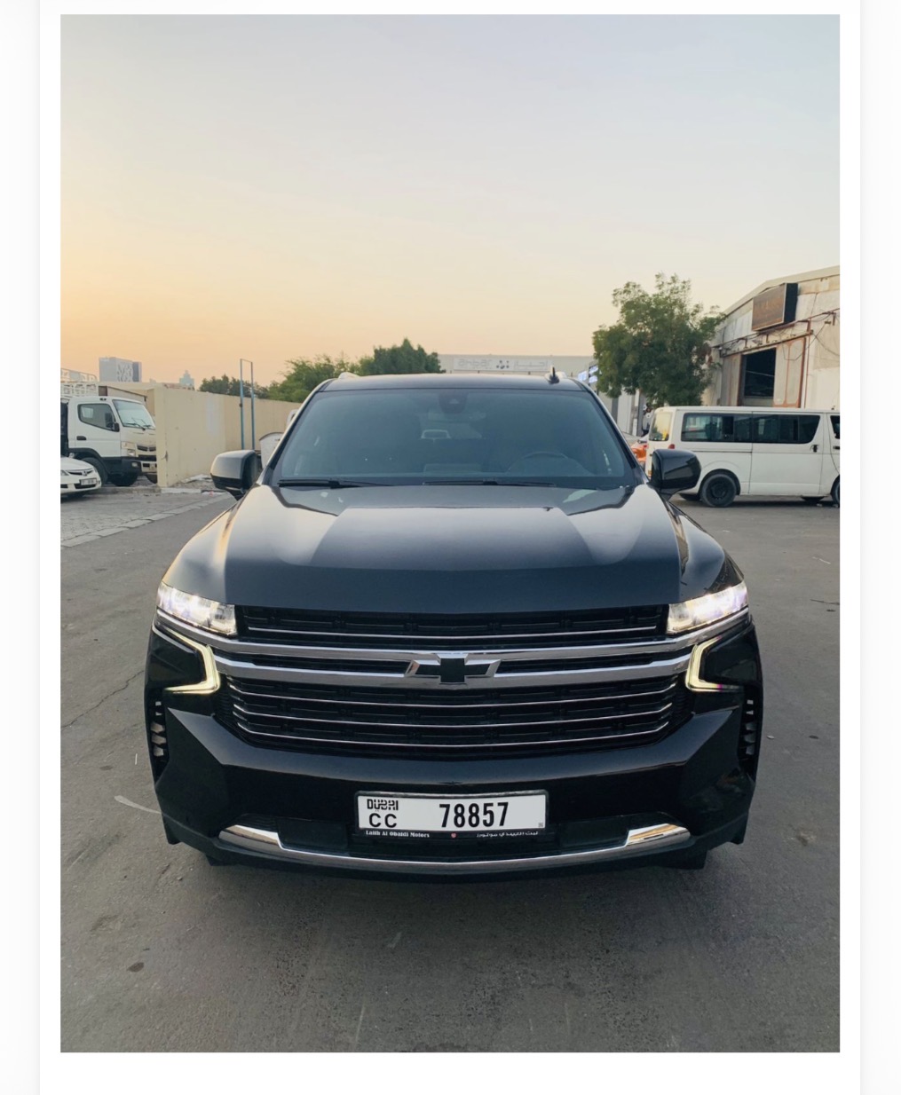 Chevrolet Suburban  - Image 3