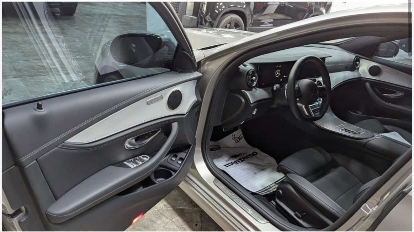 Mercedes E-Class 300 - Image 4