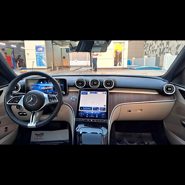 Rent Mercedes C300 - Image 2