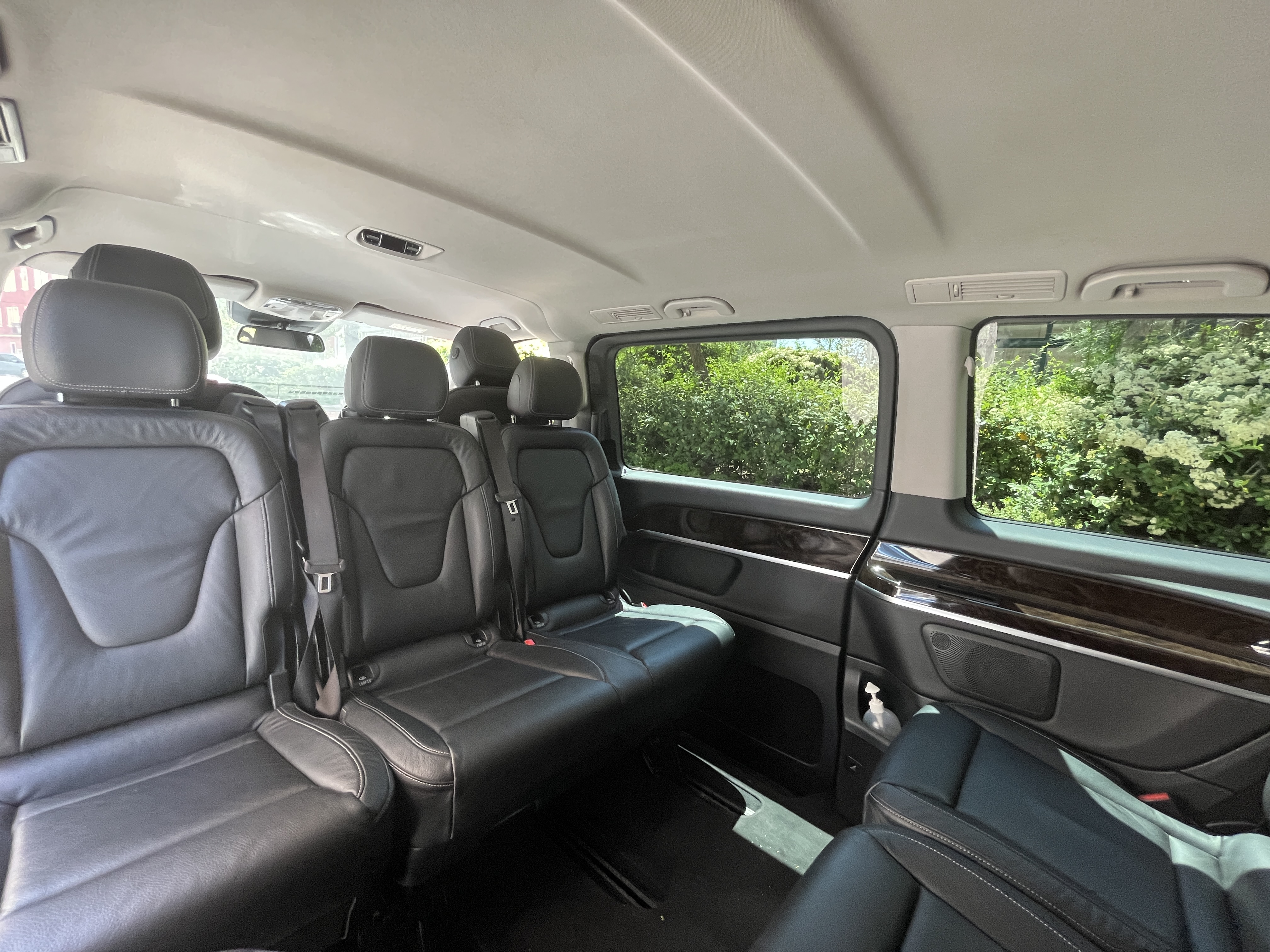 V Class Mercedes  - Image 2